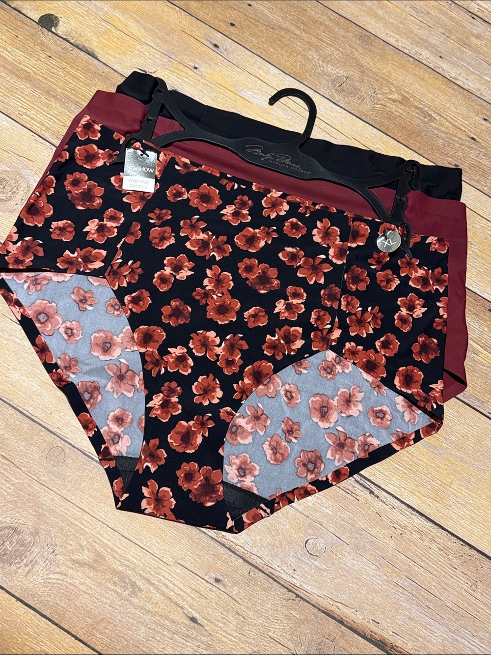 Marilyn Monroe “No Show” Mid-rise Set of 3 Panties Size XL.